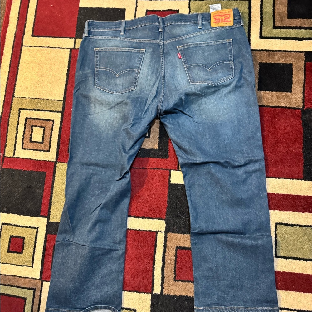 Men's Levi Blue Jeans - Picture 2 of 3